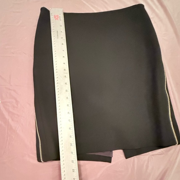 Etcetera by Carlisle Black and Gold Zipper Pencil Skirt Size 8/Medium MSRP $348 - Picture 6 of 9